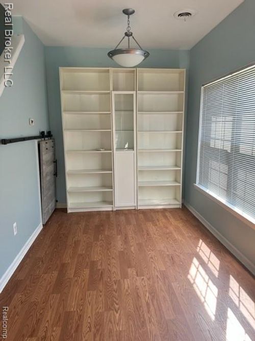 2074 Cloverly Ln, Ann Arbor, MI, 48108-3087 | Card Image