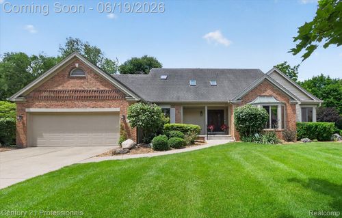 17517 Ellen Dr, Livonia, MI, 48152-2988 | Card Image