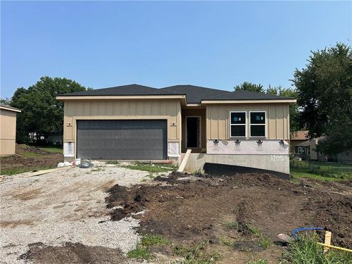 1205 Matthes Ln, Pleasant Hill, MO, 64080-1140 | Card Image