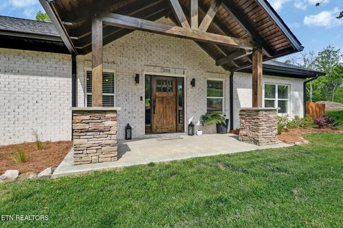 200 Easter St, Harriman, TN, 37748-6816 | Card Image