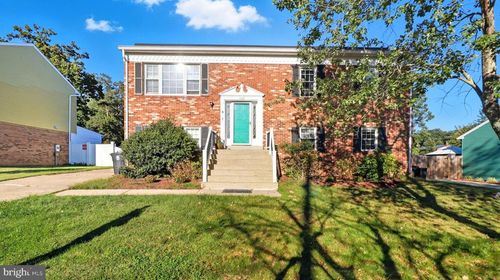 8136 Comet Dr, Fort Washington, MD, 20744-1805 | Card Image