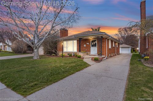 1544 Dorthen St, Grosse Pointe Woods, MI, 48236-2514 | Card Image