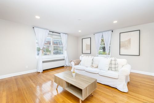 43-43 Arnold Way, West Hartford, CT, 06119-1207 | Card Image