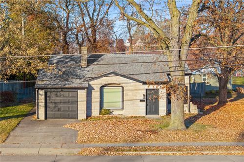 643 E Court St, Paris, IL, 61944-2250 | Card Image