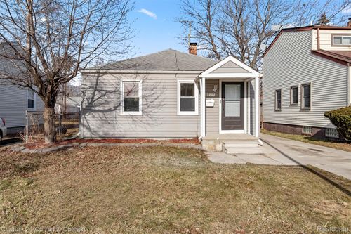 18777 Kingsville St, Harper Woods, MI, 48225-2137 | Card Image