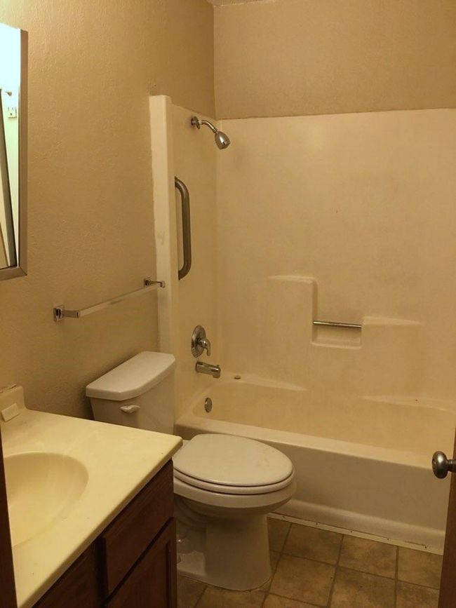 Westmar Bathroom | Image 10