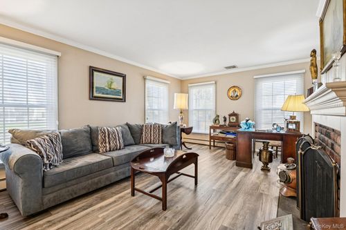 2 Three Pond Rd, Smithtown, NY, 11787-1831 | Card Image