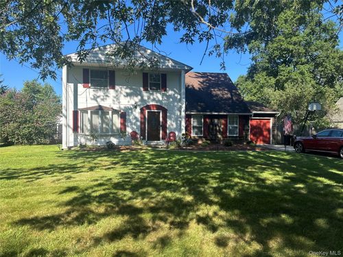 82 Chestnut Street, Brookhaven, NY, 11766 | Card Image
