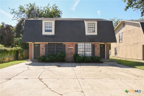 805 E Hiller St, Victoria, TX, 77901-4957 | Card Image