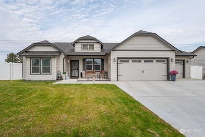 807 N Hooper Drive, House other with 4 bedrooms, 2 bathrooms and 3 parking in Moses Lake WA | Image 3