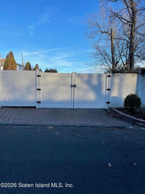 218 Graham Avenue, Staten Island, NY, 10314 | Card Image