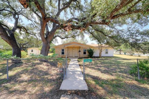 817 9th St, Blanco, TX, 78606 | Card Image