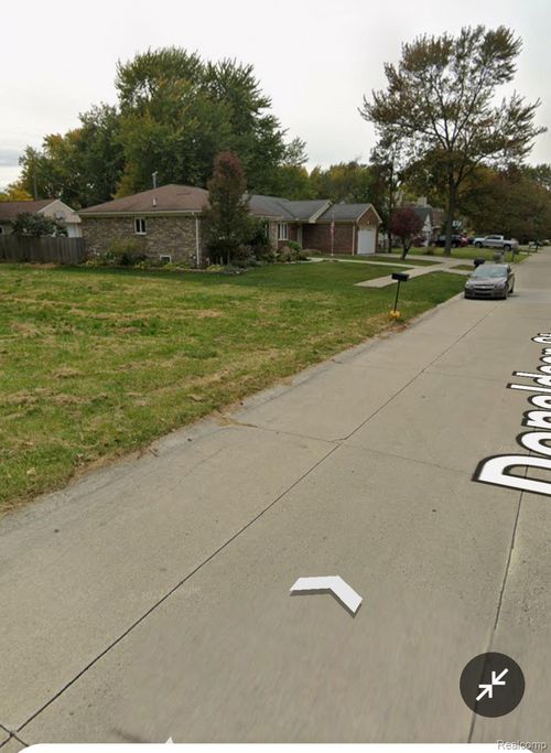 23562 Donaldson St, Clinton Township, MI, 48035-4320 | Card Image