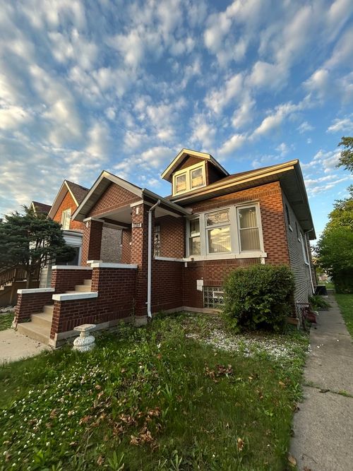 8427 S Peoria St, Chicago, IL, 60620-3210 | Card Image