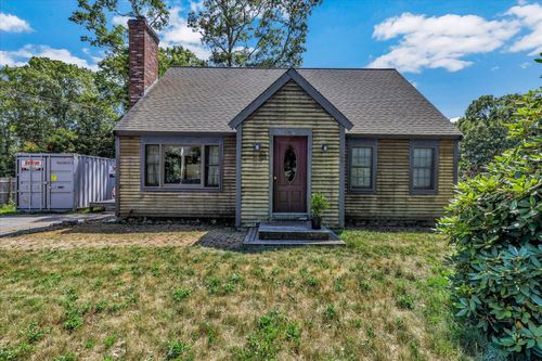 82 Ashumet Ave, Mashpee, MA, 02649-4377 | Card Image