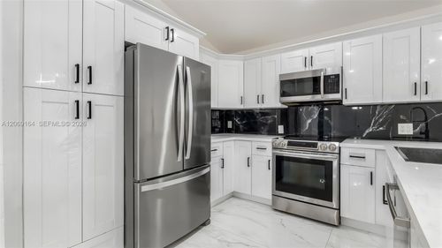 2421 Sw 84th Ter, Miramar, FL, 33025-2154 | Card Image