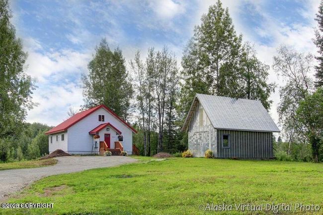 House and Garage Building | Image 8