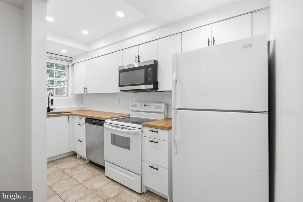 Residential in FALLS CHURCH 4