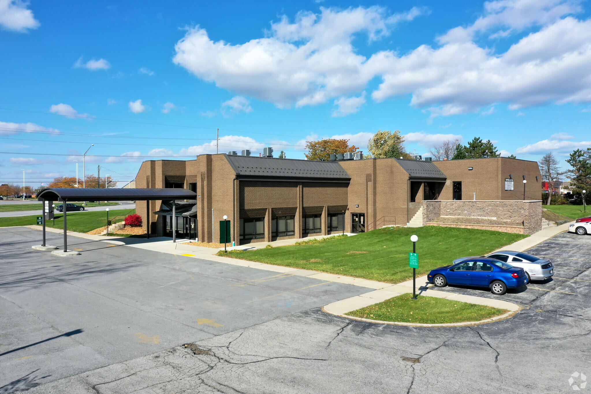 8127 Merrillville Rd, Merrillville, IN 46410