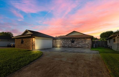 9807 Charmont Rd, La Porte, TX, 77571-4105 | Card Image