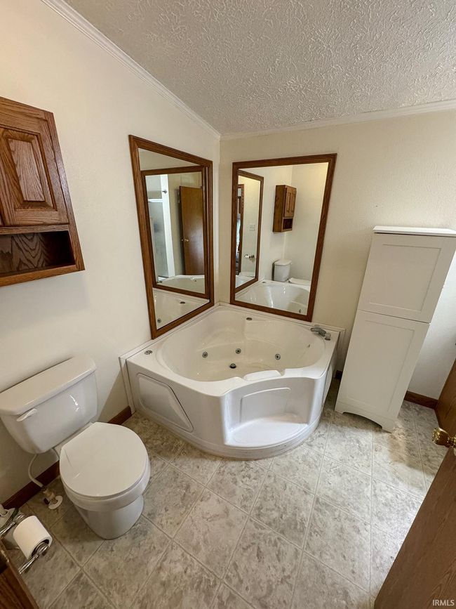 11604 Ne Wawasee Dr, House other with 6 bedrooms, 3 bathrooms and null parking in Syracuse IN | Image 16