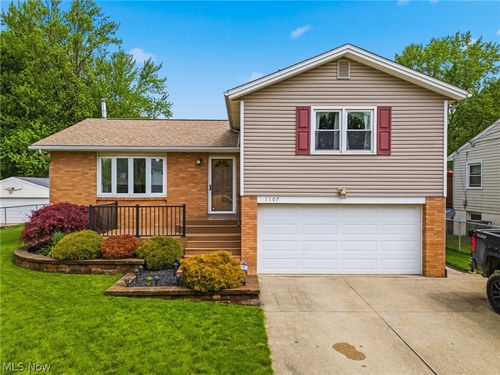 1107 Lynbrook Street Se, North Canton, OH, 44720 | Card Image