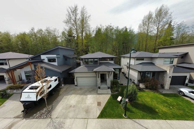 39253 Falcon Cres, House other with 3 bedrooms, 3 bathrooms and 3 parking in Squamish BC | Image 35