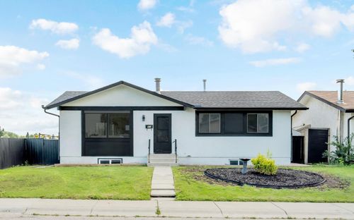 951 Maitland Way Ne, Calgary, AB, T2A5M8 | Card Image