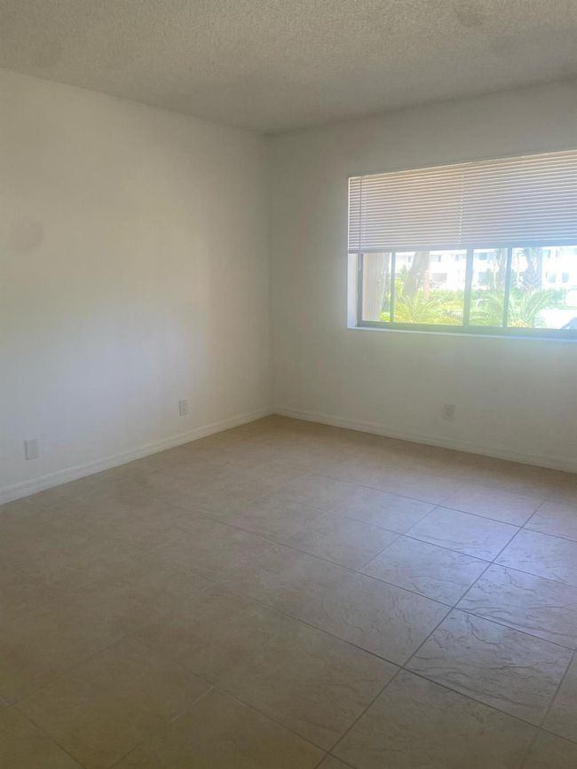 APT-205 - 4820 Lucerne Lakes Blvd W, Condo with 1 bedrooms, 2 bathrooms and null parking in Lake Worth FL | Image 4