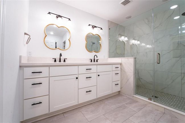 9305 Emnora Ln, House other with 2 bedrooms, 2 bathrooms and 1 parking in Houston TX | Image 11