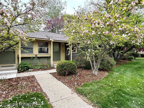 2824 Whitewood St, Ann Arbor, MI, 48104-5368 | Card Image