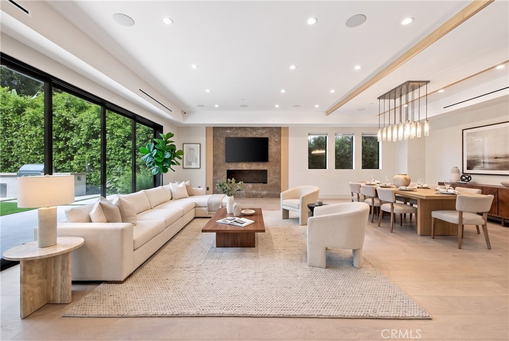 Residential Lease in Sherman Oaks 2