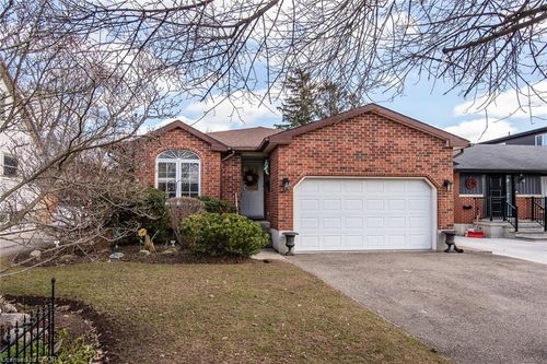 161 Fifth Ave, Kitchener, ON, N2C1P6 | Card Image