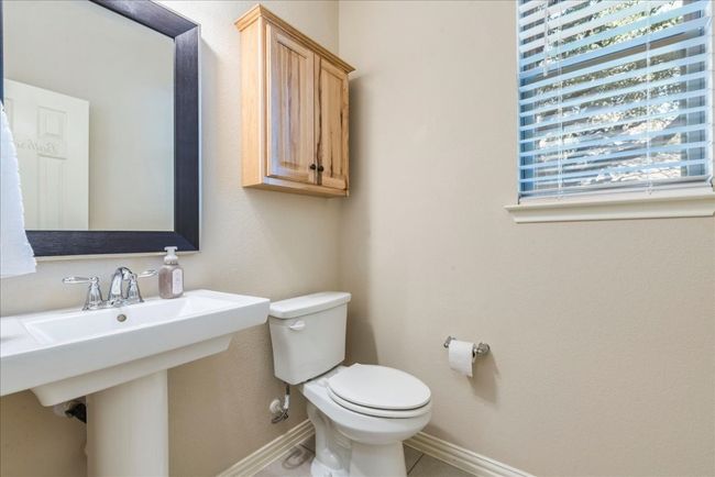 Half Bathroom | Image 11