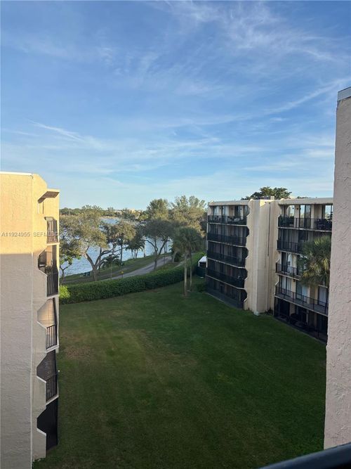 apt-502-3550 Blue Lake Dr, Pompano Beach, FL, 33064-2059 | Card Image