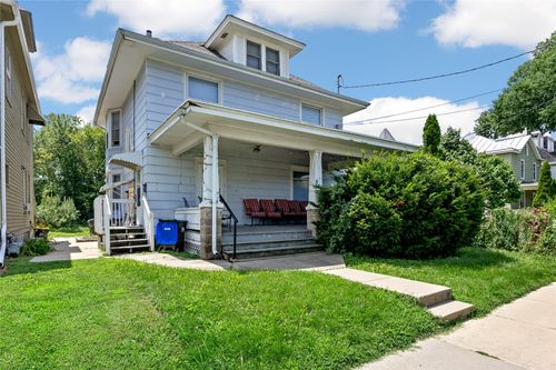 525 Iowa Ave, Iowa City, IA, 52240-1834 | Card Image