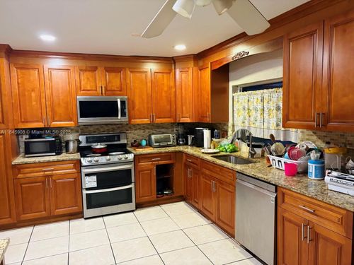 7040 Nw 21st Ct, Sunrise, FL, 33313-3829 | Card Image