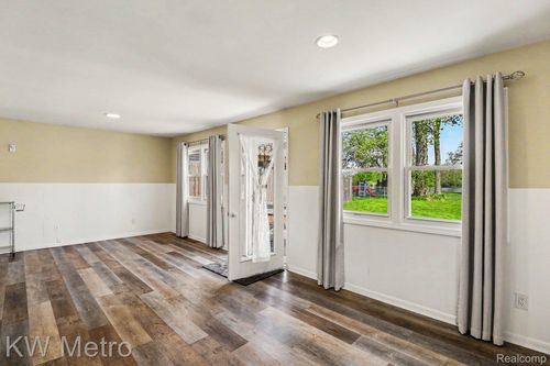 657 Dunleavy Dr, Highland, MI, 48356-2114 | Card Image