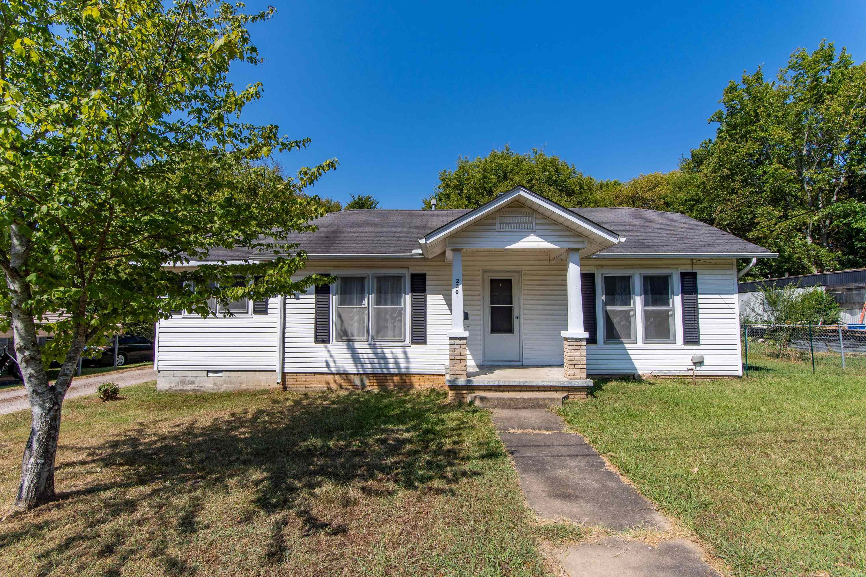 White St, Savannah, TN 38372