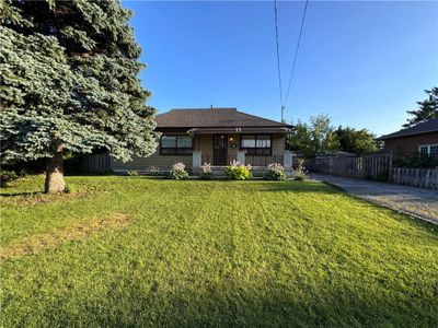 826 Mohawk Rd E, House other with 4 bedrooms, 2 bathrooms and 11 parking in Hamilton ON | Image 2