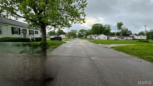 659 N 70th St, East Saint Louis, IL, 62203-1607 | Card Image