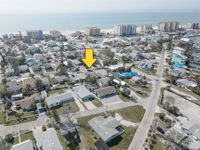 13313 2 Nd St E, House other with 2 bedrooms, 1 bathrooms and null parking in Madeira Beach FL | Image 36
