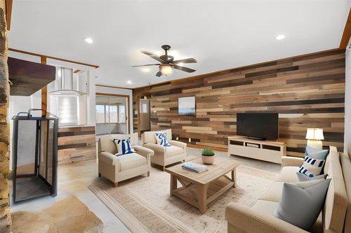 1009 Mustang Trl, Granbury, TX, 76049-5652 | Card Image