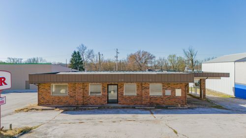 104 E Tilden St, Humansville, MO, 65674-4509 | Card Image