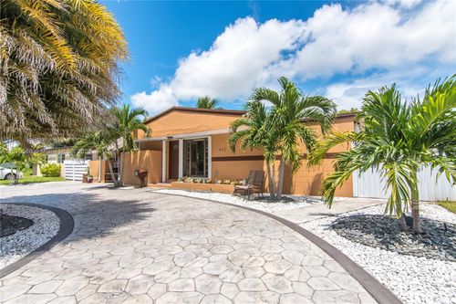 943 W 64th Pl, Hialeah, FL, 33012-6452 | Card Image