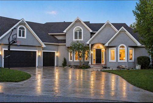 601 Sw Forestpark Ln, Lee's Summit, MO, 64081-2134 | Card Image