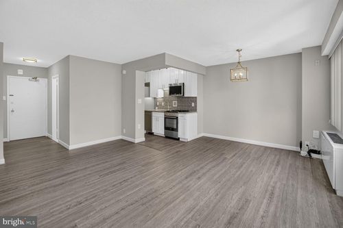 1121n-5500 Friendship Blvd, CHEVY CHASE, MD, 20815-7259 | Card Image