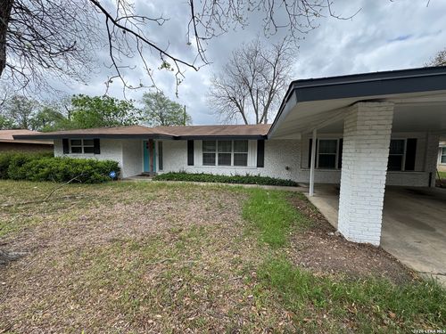 326 Cloudmont Dr, Windcrest, TX, 78239-2402 | Card Image