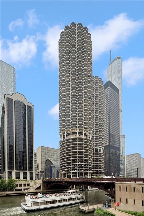 3206-300 N State St, Chicago, IL, 60654-5449 | Card Image