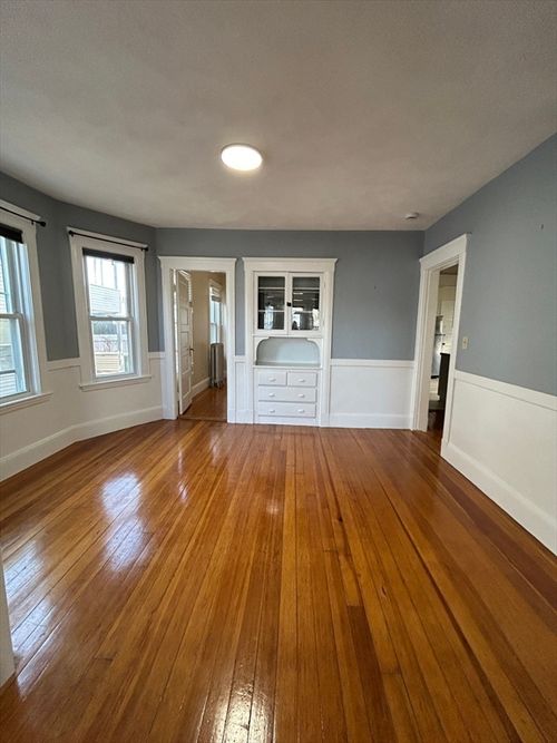 19-19 Oakland St, Watertown, MA, 02472-2250 | Card Image